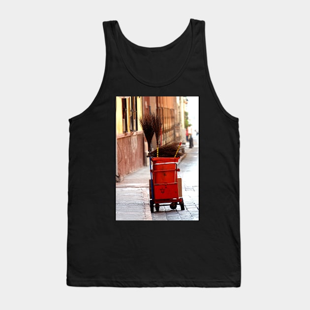 Nettoyage des rues de Queretaro Tank Top by franck380